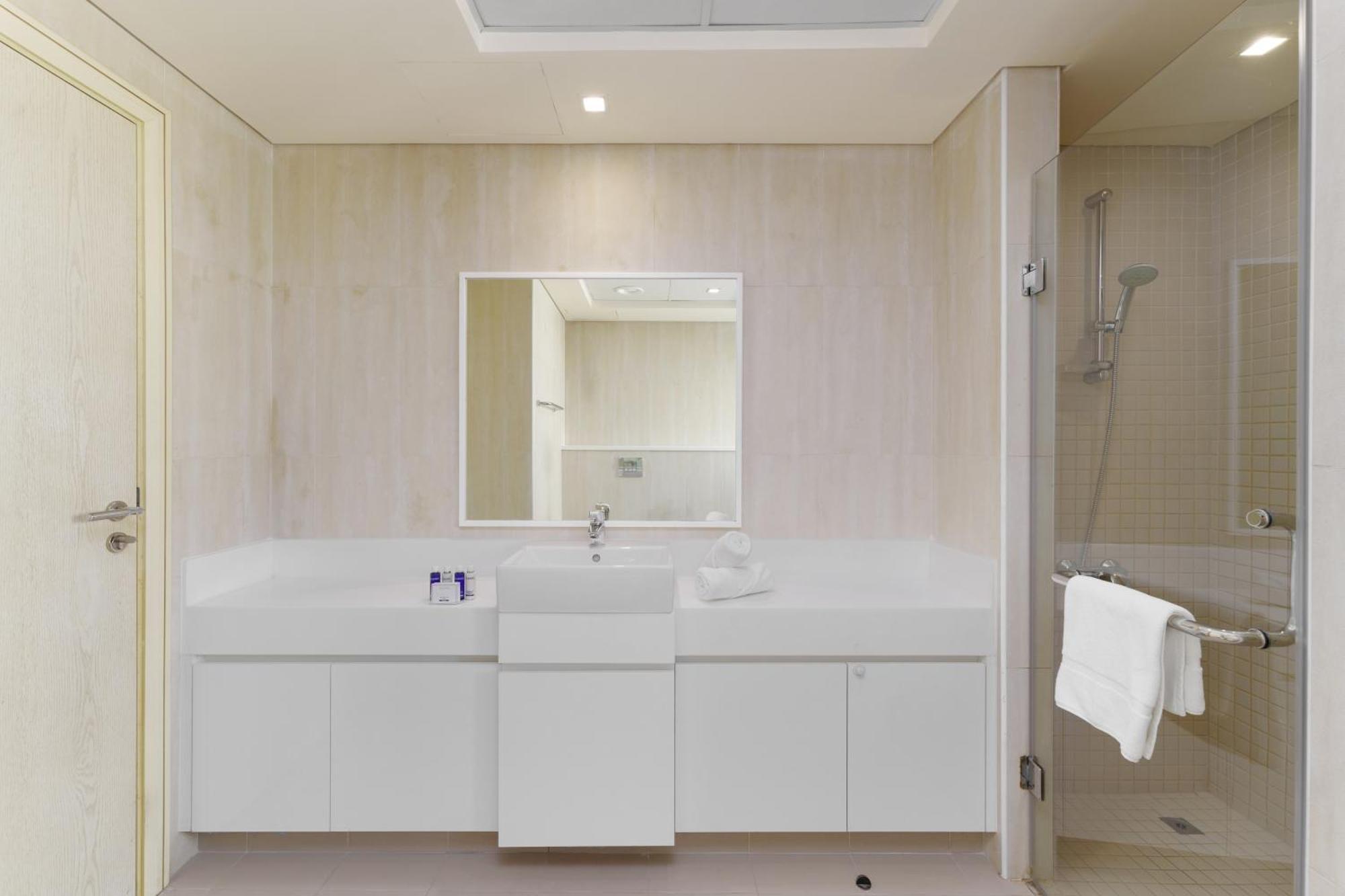 شقة Maison Privee - Stunning Jbr Retreat W/ Partial Sea & Marina Views *